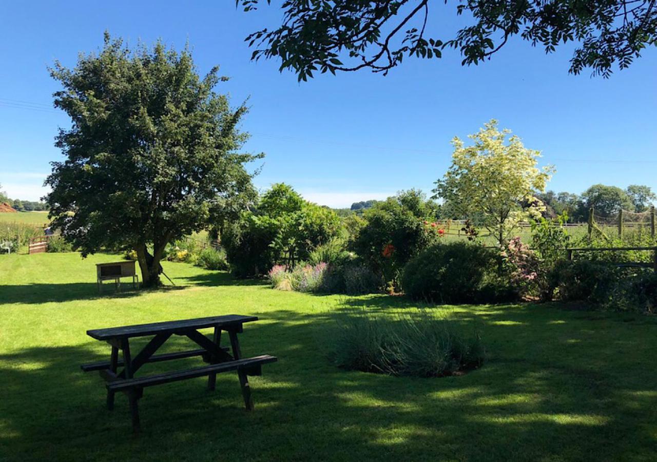 Catesby Barn Farm B&B ดาเวนทรี ภายนอก รูปภาพ